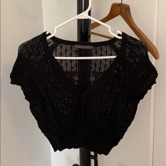 FREE WITH PURCHASE 🛍 Black crop top - Picture 2 of 6